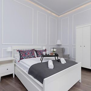 Deluxe Studio